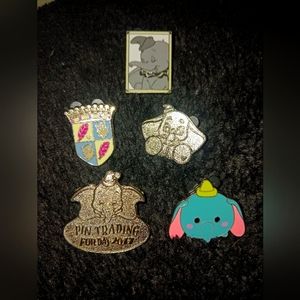 Disney  pins